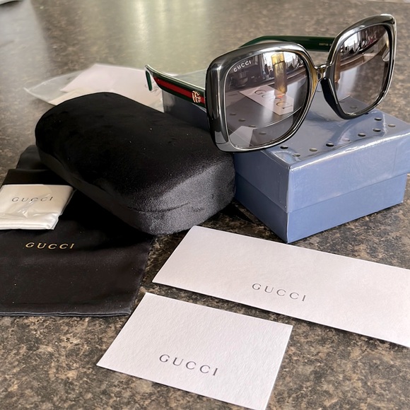 Like New GUCCI square sunglasses - Picture 5 of 11